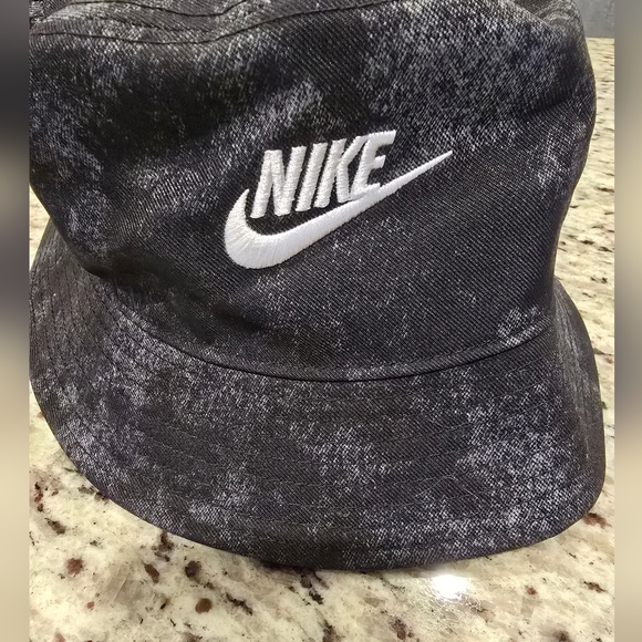Nike Bucket Hat S/M NWT Black & White Unisex Hat - Picture 6 of 6